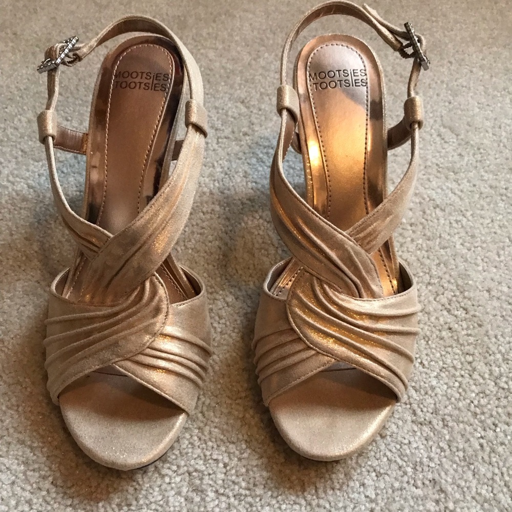 Mootsies Tootsies gold heels